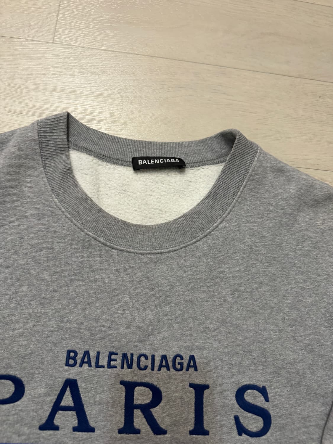 정품 발렌시아가 자수로고 맨투맨 상품이미지4