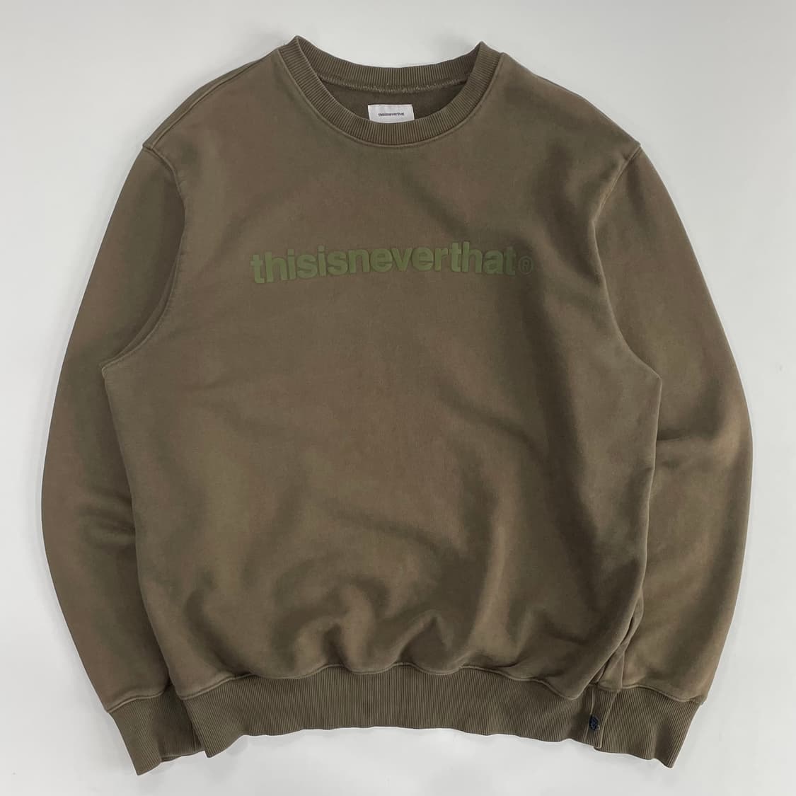 Thisisneverthat 디스이즈네버뎃 카키브라운 맨투맨 상품이미지3