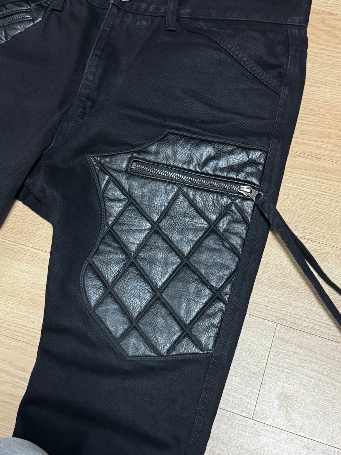 에모스탠스클럽 레더패치 플레어진 초판 1사이즈 상품이미지3