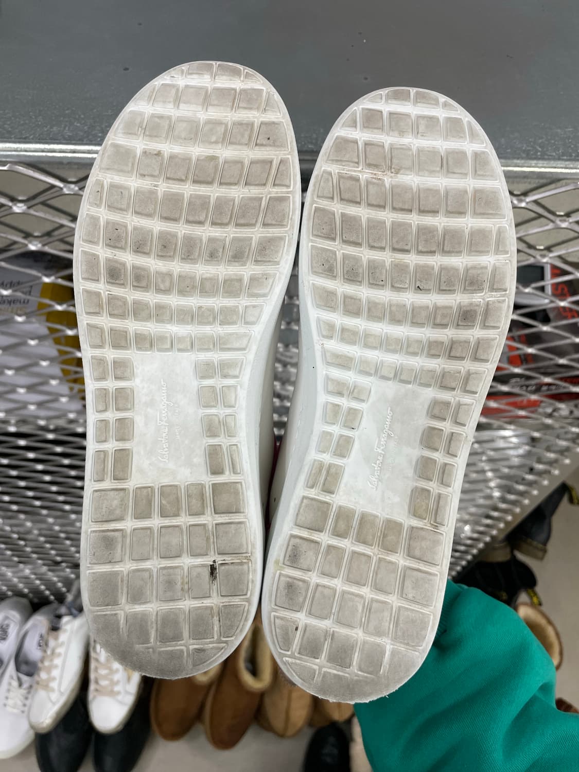 페레가모 맨해튼 간치니 프린트 스니커즈 7.5 상품이미지6