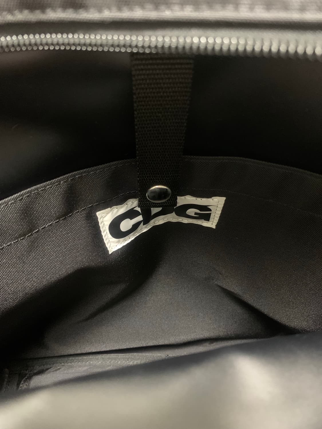 cdg 꼼데가르송 크로스백 M 블랙 상품이미지4