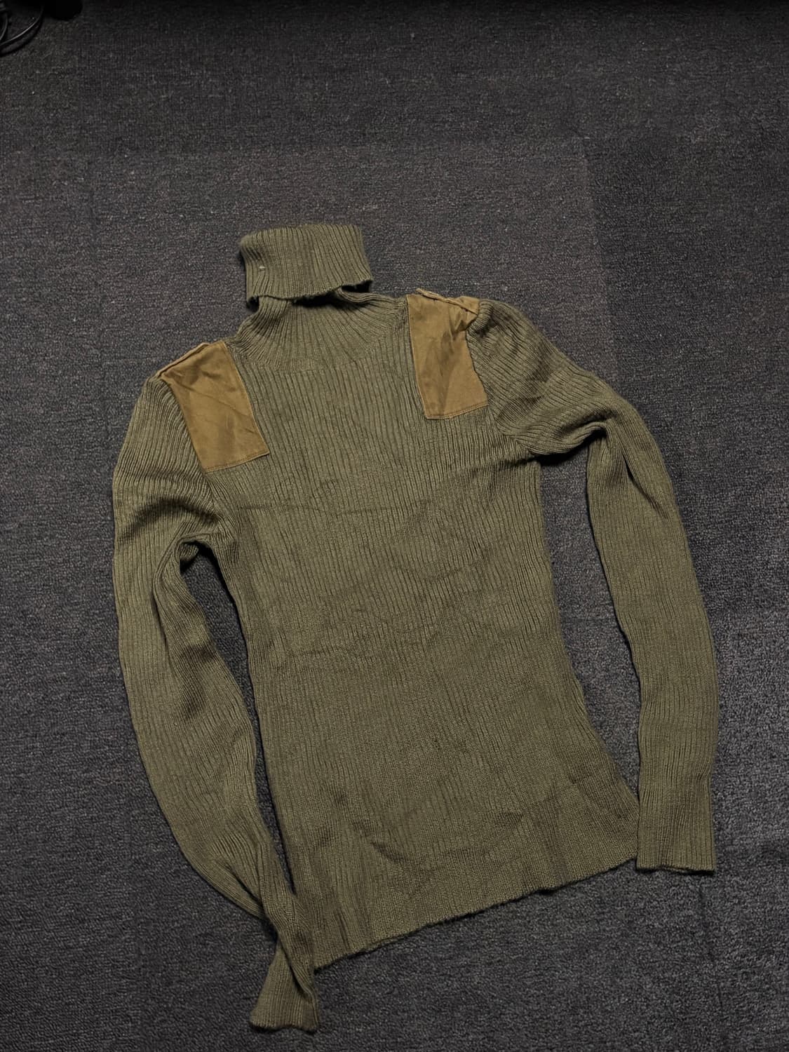 Military button shoulde turtle neck knit 상품이미지4