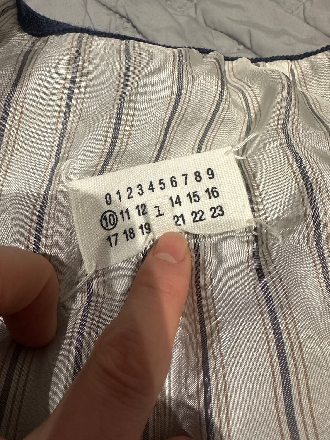 메종마르지엘라 21SS 울 브이넥 라인 디스트레스트 가디건 상품이미지4