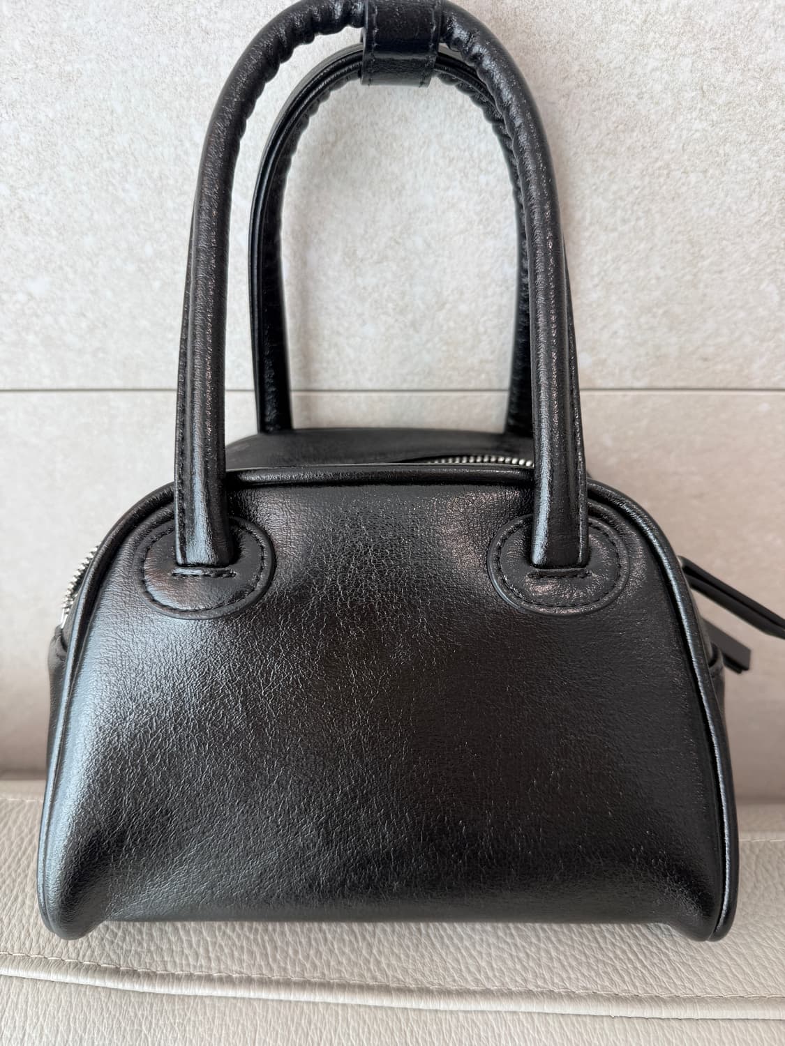 미사용 새상품 / 미니백 / 투지퍼 수납 / 은은한 블랙 상품이미지2