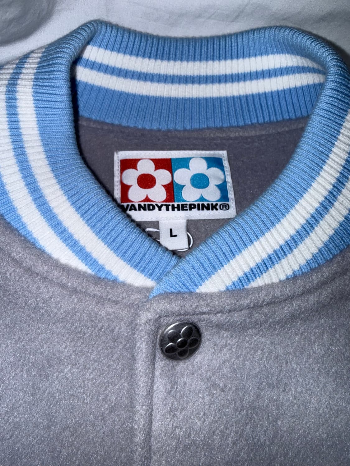 반디 더 핑크 브이텍 굿즈 바시티 자켓 그레이 L 상품이미지4