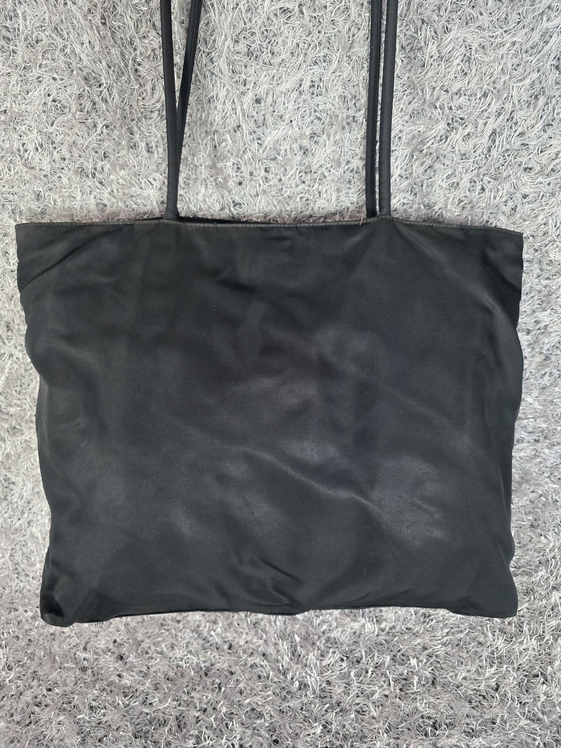 프라다 라일론 숄더백 상품이미지2