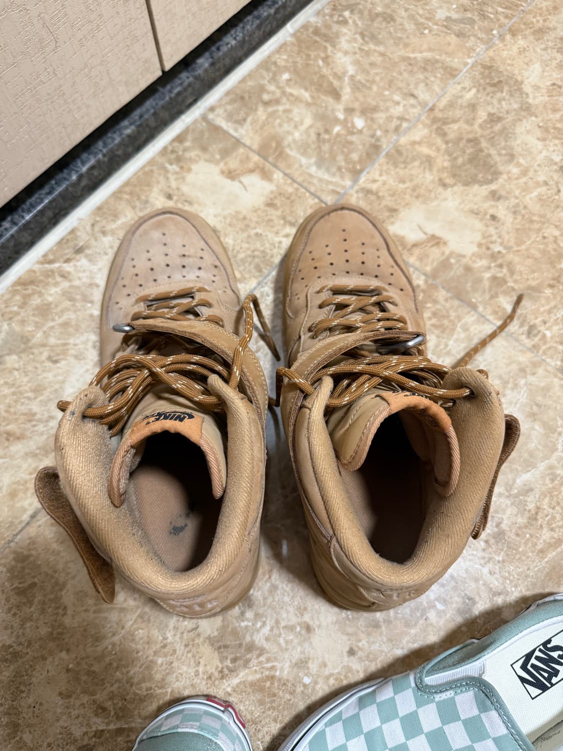 에어포스 된장 색상 미드 285 6만원 판매합니다 상품이미지2