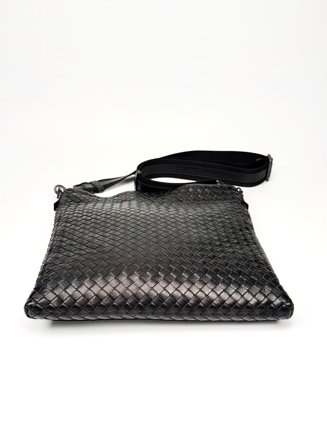 BOTTEGA VENETA 보테가 베네타 인트레치아토 나파 크로스바디 백 상품이미지8