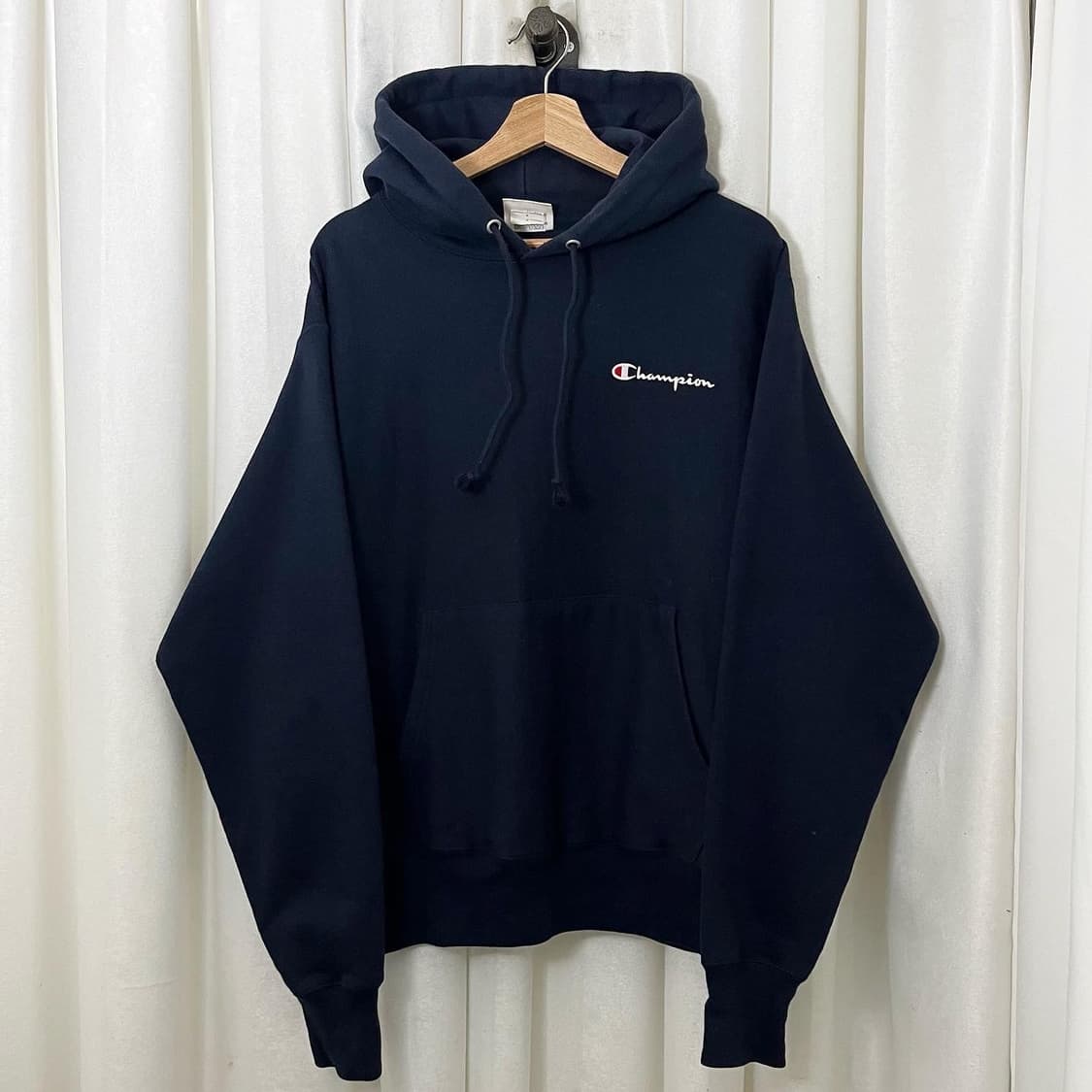 챔피온 네이비 자수로고 후드티 상품이미지1