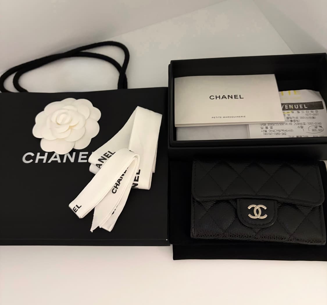 샤넬 클래식 카드 홀더 그레인드 카프스킨 & 실버 메탈 블랙 상품이미지1