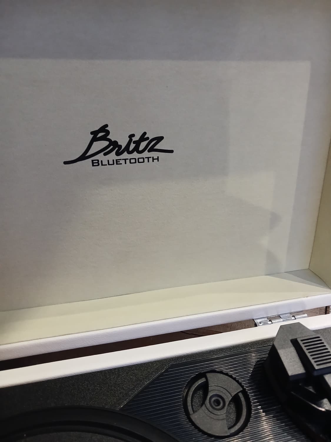 브리츠(Britz)의 BZ-TP1000 모델 턴테이블 블루투스 스피커 상품이미지3
