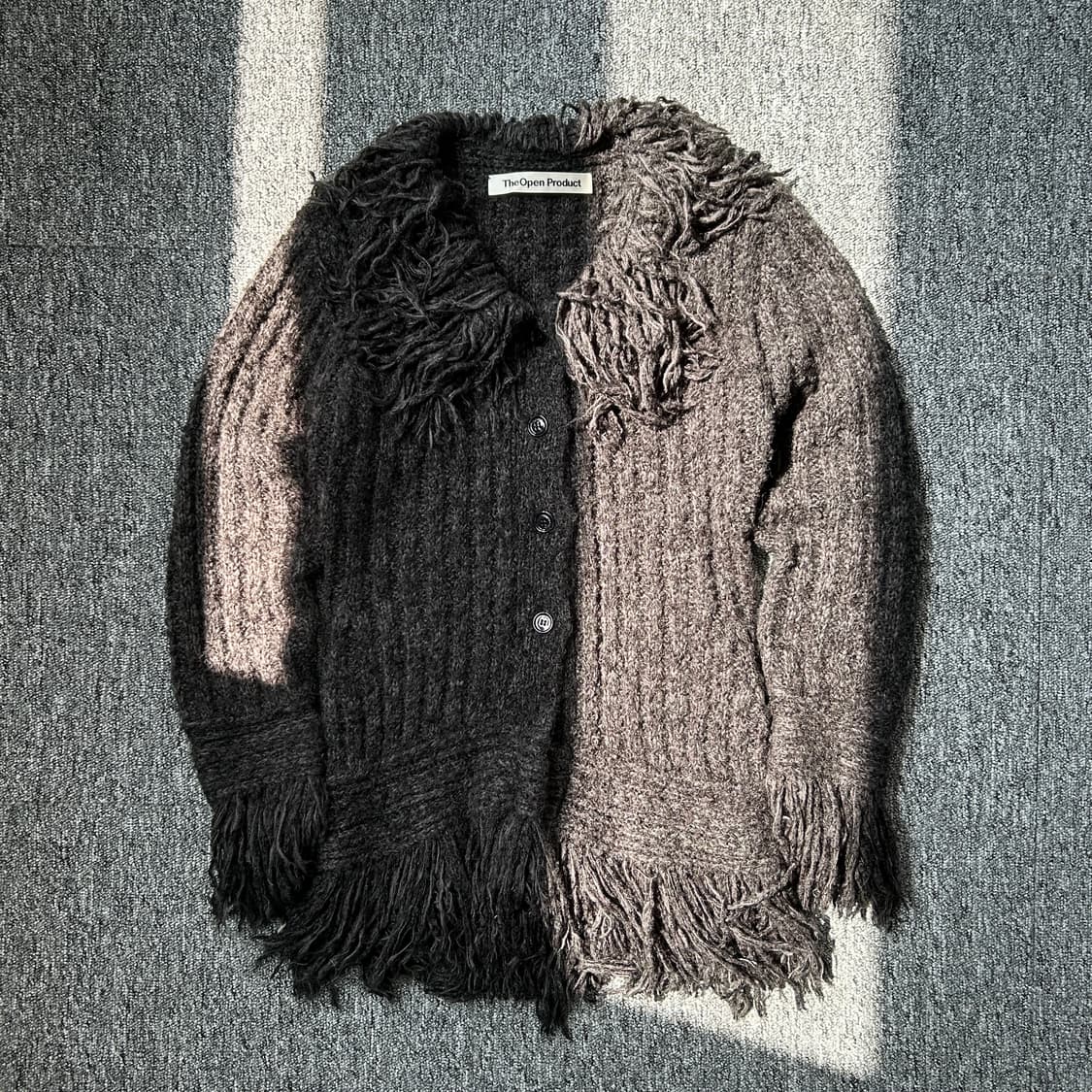 더오픈프로덕트 차콜 프린지 디테일 가디건 상품이미지1
