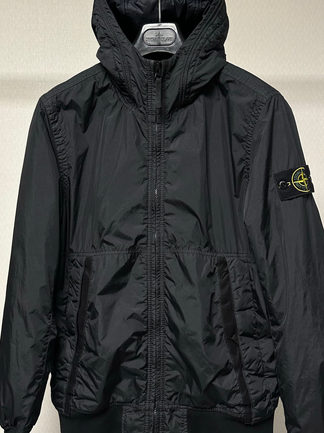 스톤아일랜드 크링클랩스 패딩 23fw 블랙 상품이미지1