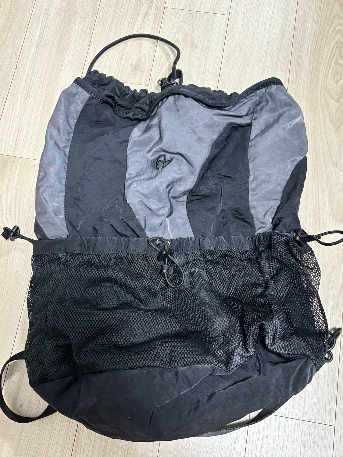 노매뉴얼 C.B 스트링 백 차콜 상품이미지2