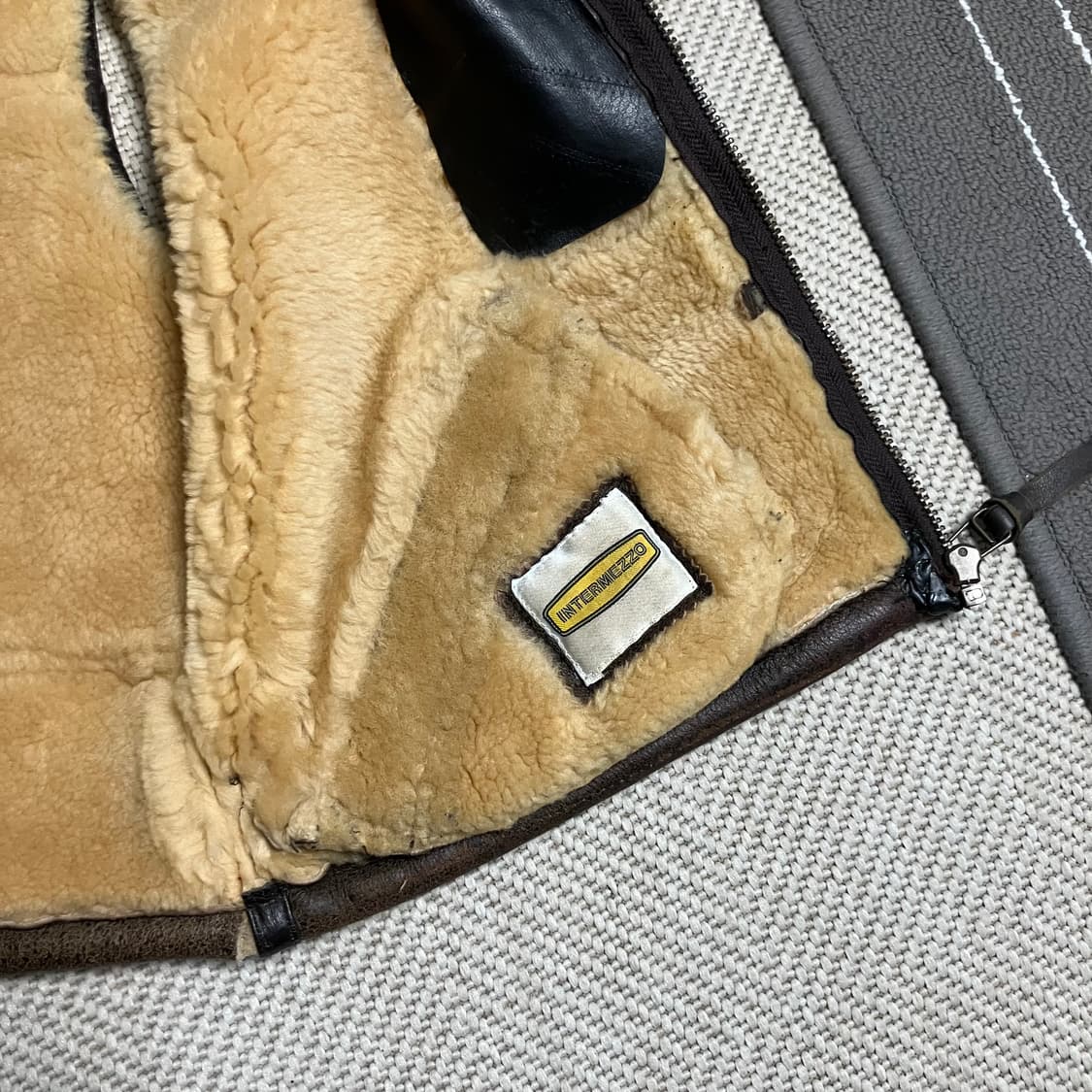 인터메조 빈티지 가죽 무스탕 조끼 상품이미지4