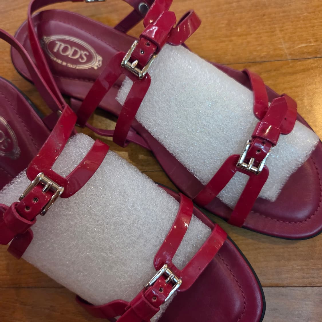 TOD'S 토즈 에나멜 버건디 스트랩 샌들 상품이미지5