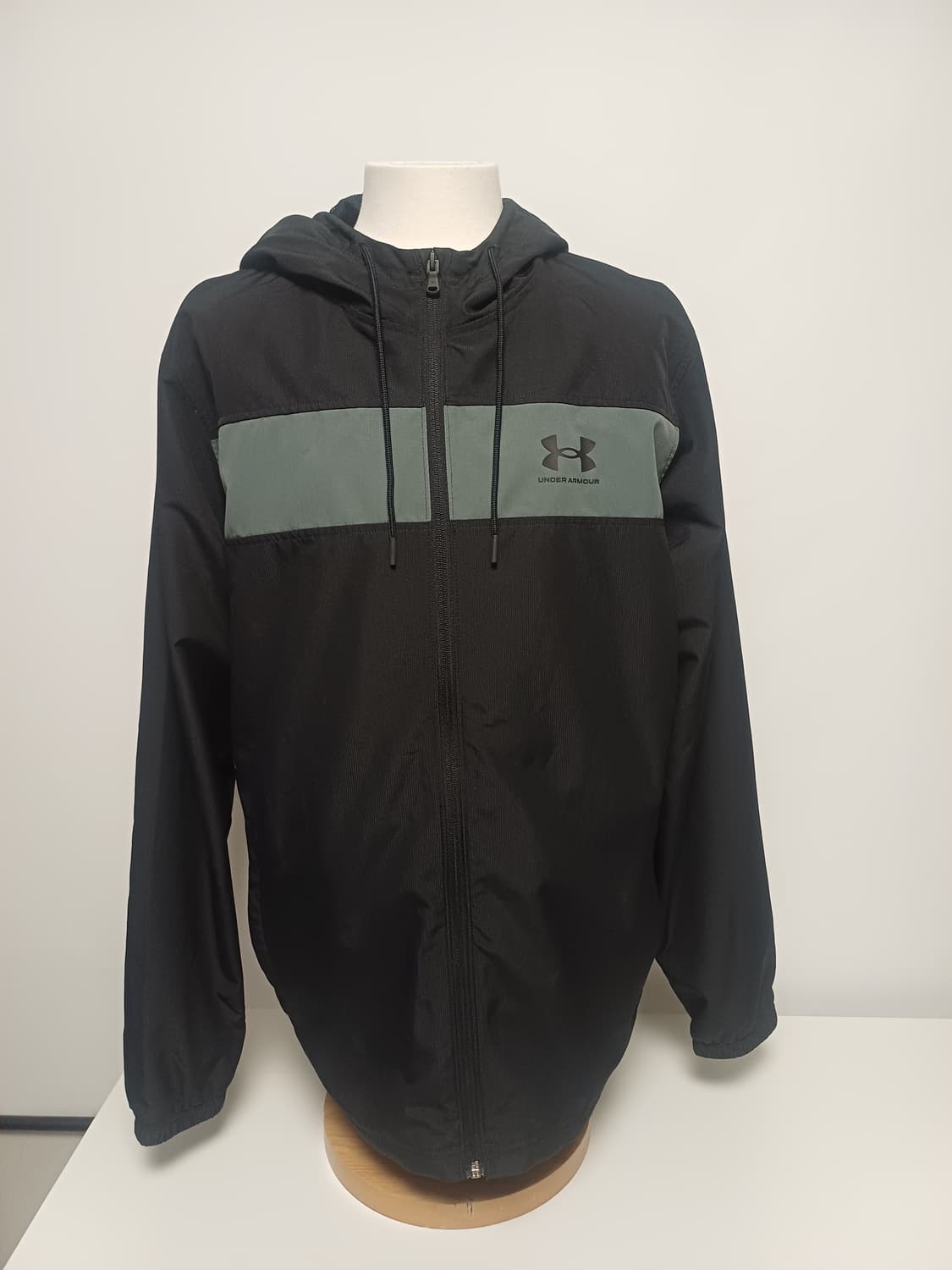 [A급] 언더아머 스포츠스타일 루즈핏 윈드브레이커 (XXL/110) 상품이미지1