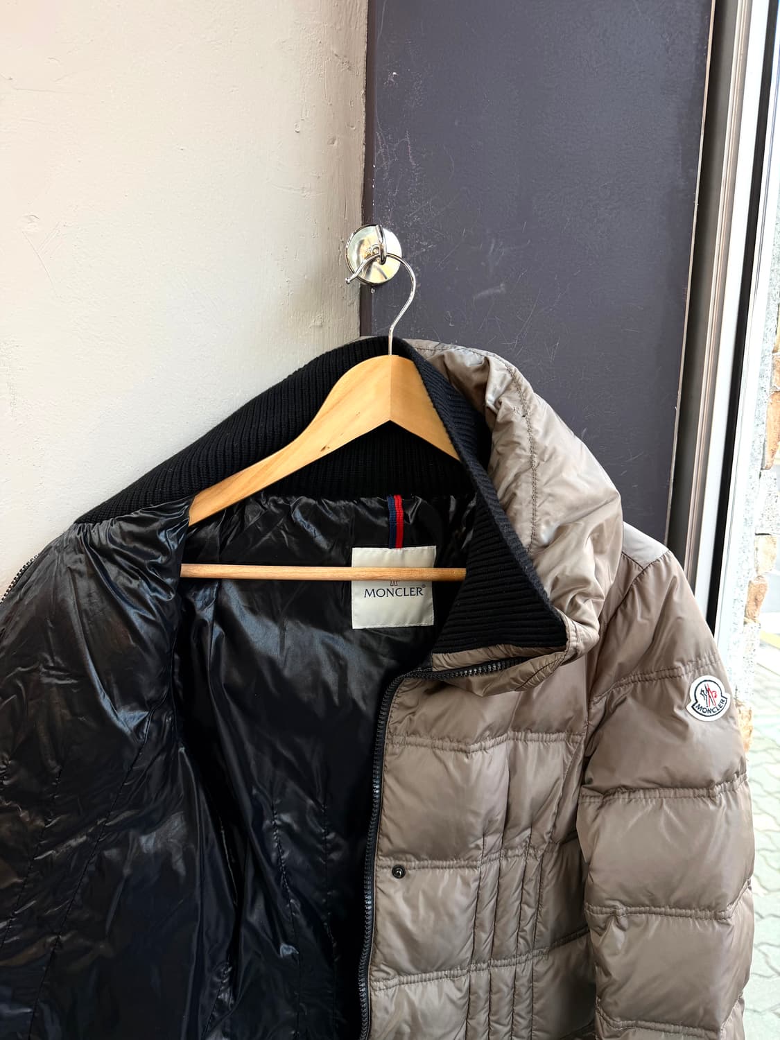 1/ 몽클레어 벨티드 와펜 구스다운 롱패딩 상품이미지8