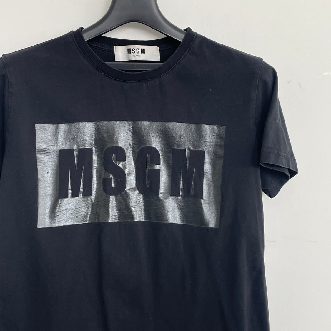 MSGM M,66 브러시드 로고 블랙 반팔 티셔츠 상품이미지2