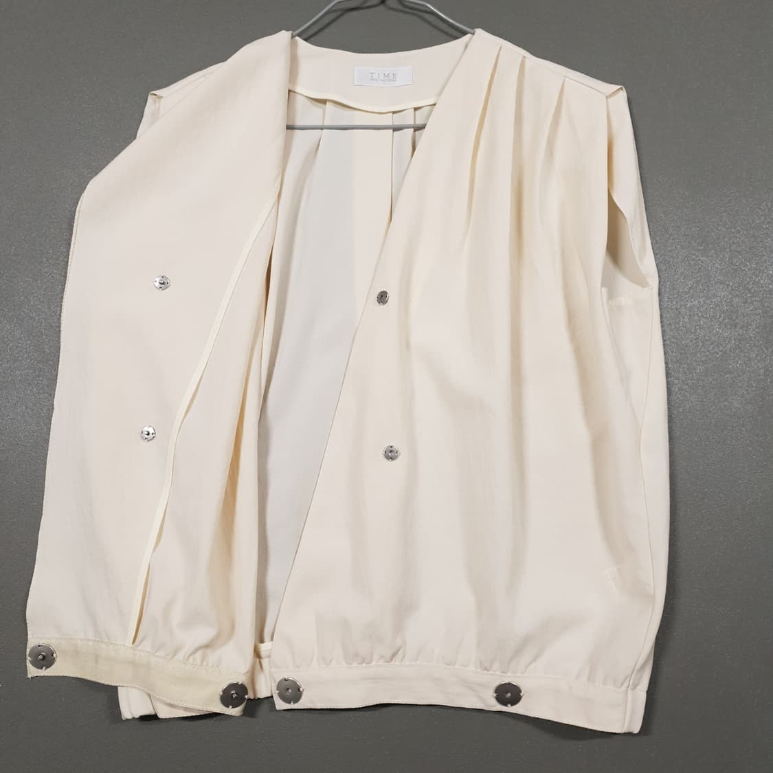 여성 55-66) TIME 타임 신형 랩 민소매 블라우스 아이보리 상품이미지3