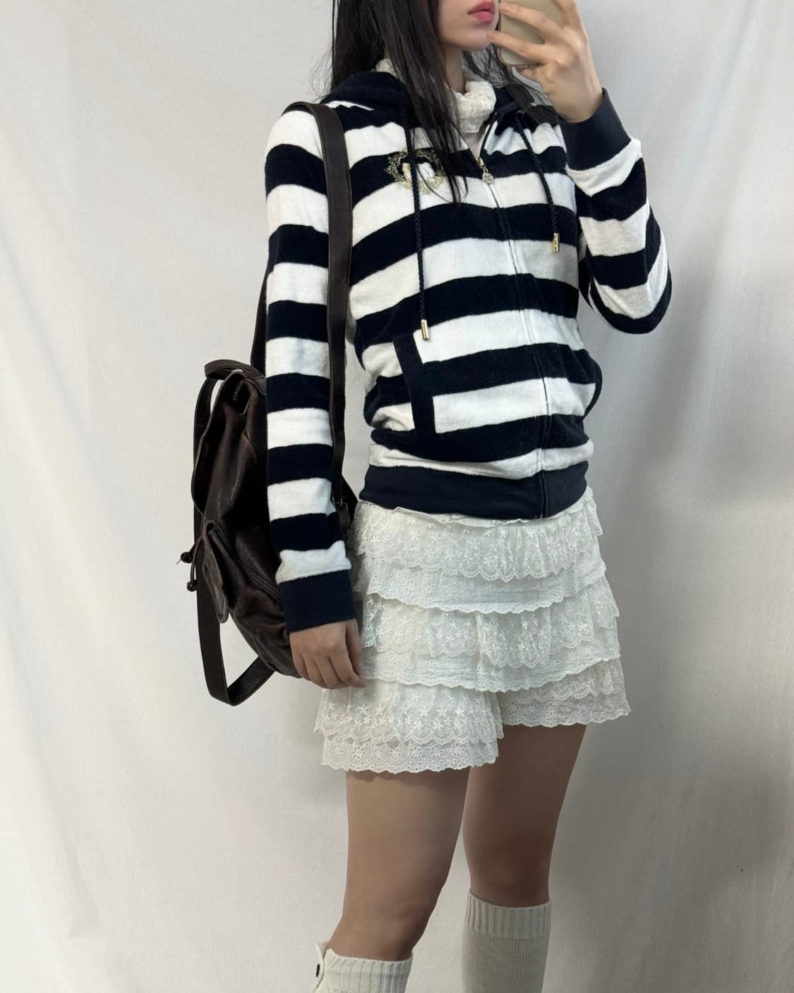 헬로키티x라디 플리스 퍼 스트라이프 패턴 자수 후디드 집업 상품이미지5