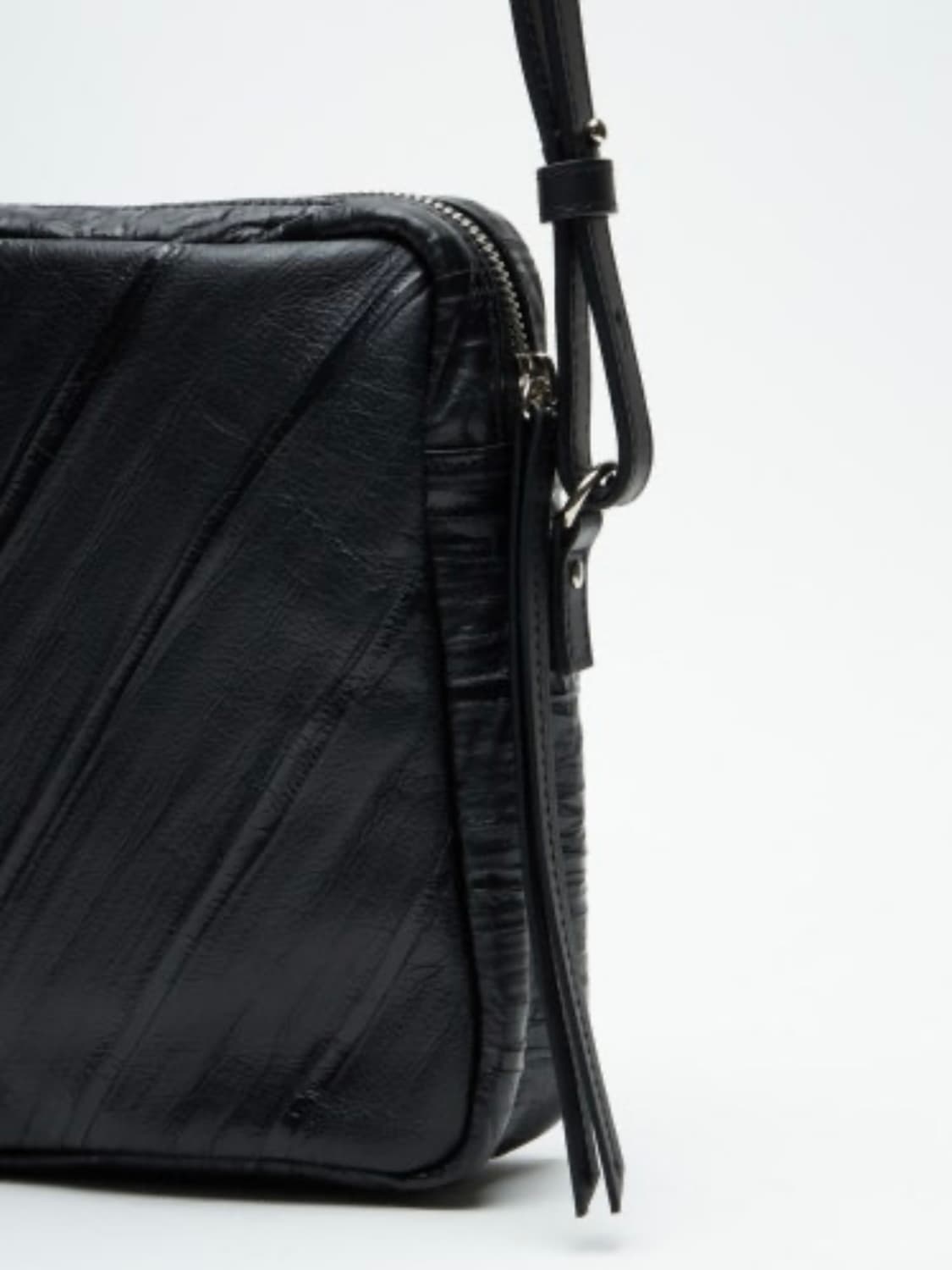 creased mini leather bag 상품이미지3