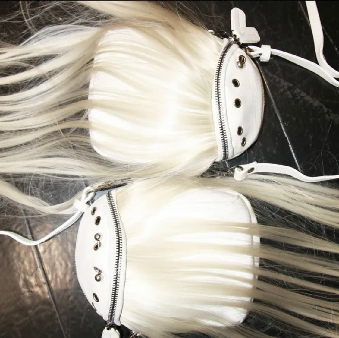 titshouse 블론드 아일렛 크로스백 상품이미지1