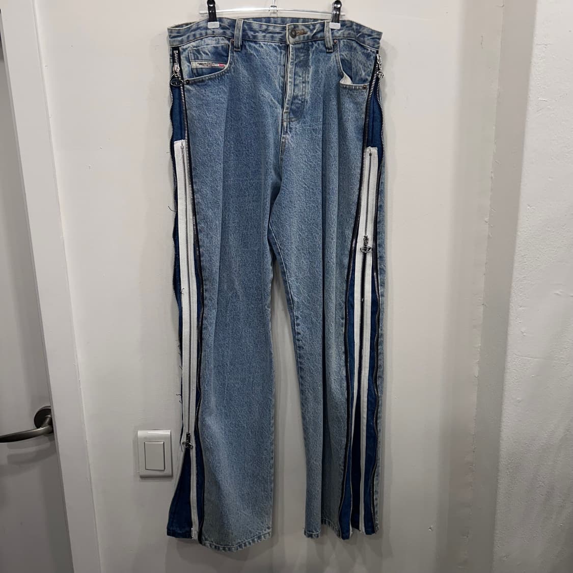 디젤 인더스트리 3중 지퍼 와이드핏 데님 팬츠 상품이미지2