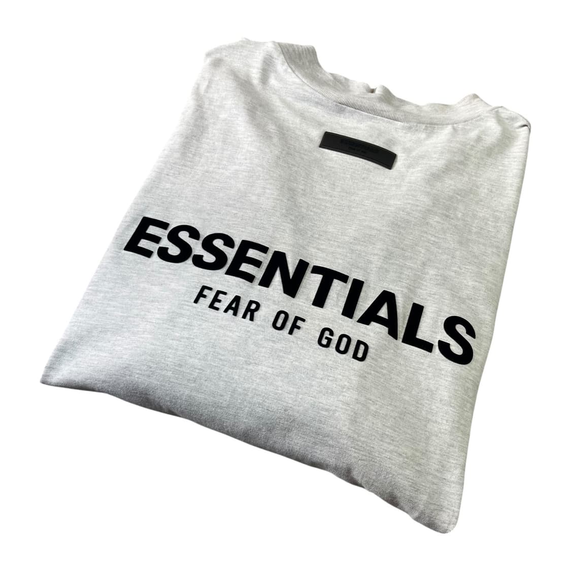 에센셜 빅로고 반팔 티셔츠 상품이미지1