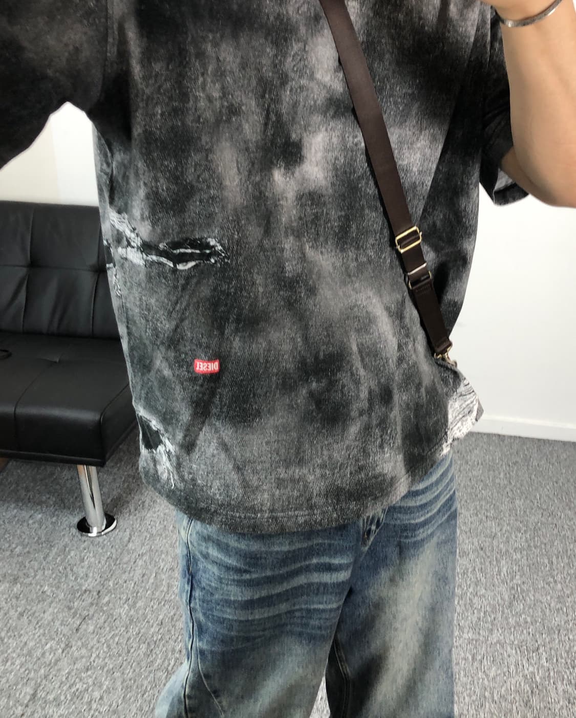 디젤 정품 데미지 워싱 피그먼트 반팔 블랙 상품이미지3