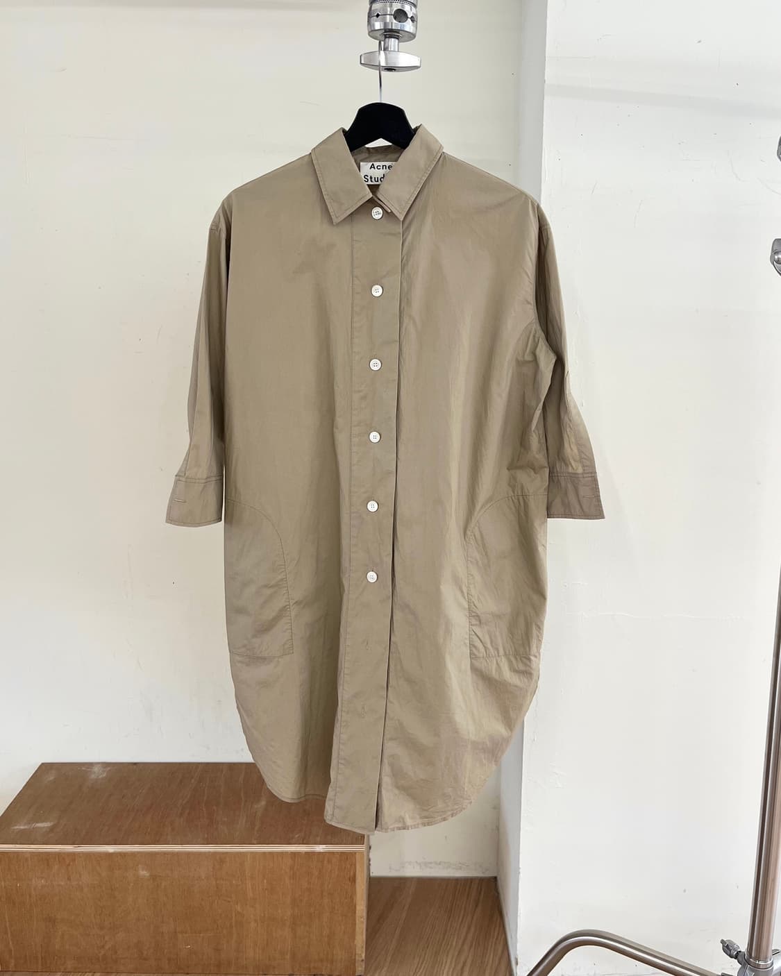 아크네 스튜디오 샌드 베이지 버튼 업 셔츠 드레스 상품이미지1
