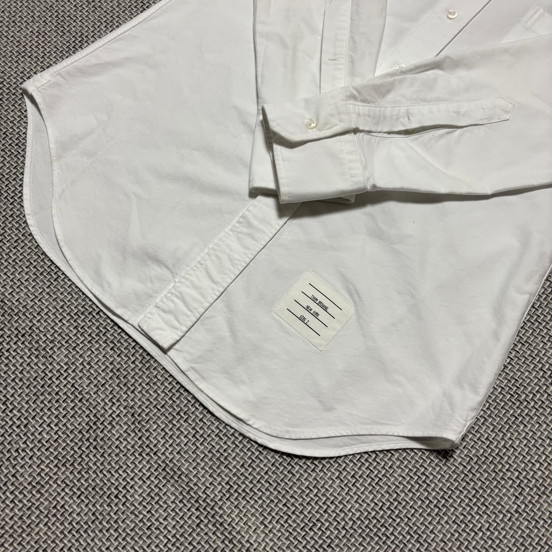 [2 Size] 톰브라운 암밴드 셔츠 상품이미지2