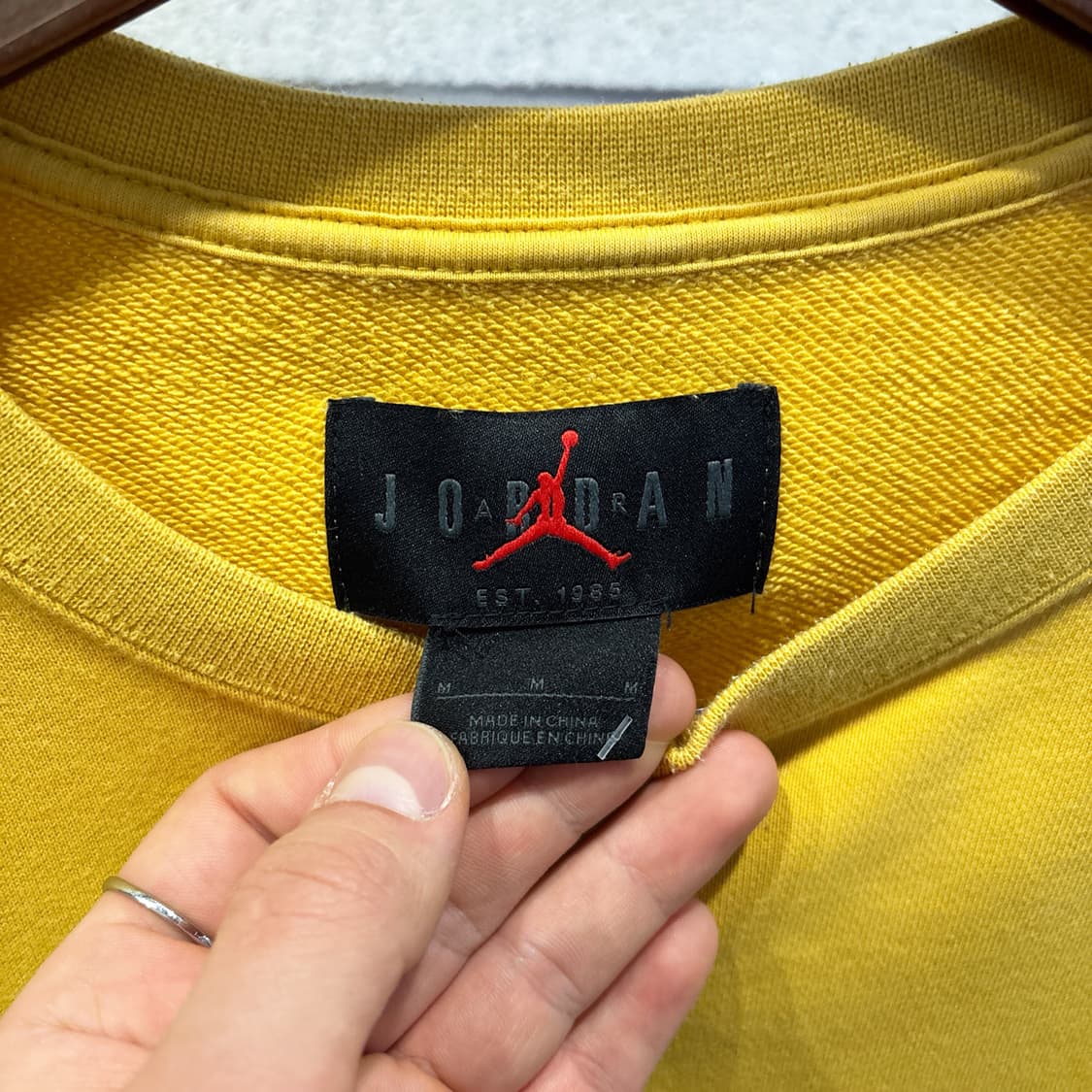 NIKE 나이키 에어조던 점프맨 로고 스웻셔츠 캥거루포켓 디테일 옐로우 상품이미지8