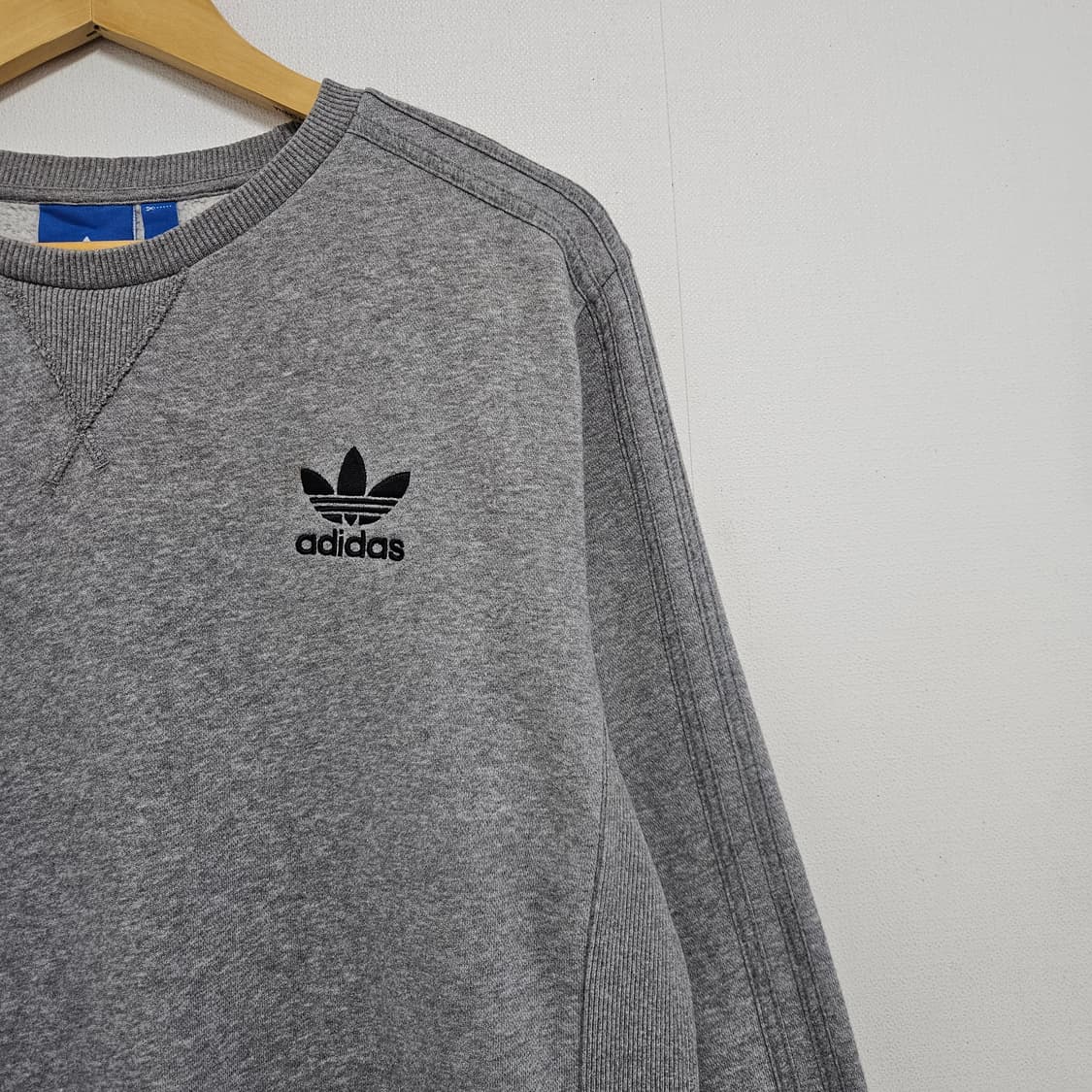 L 100 아디다스 파이어버드 삼선 맨투맨 그레이 상품이미지3