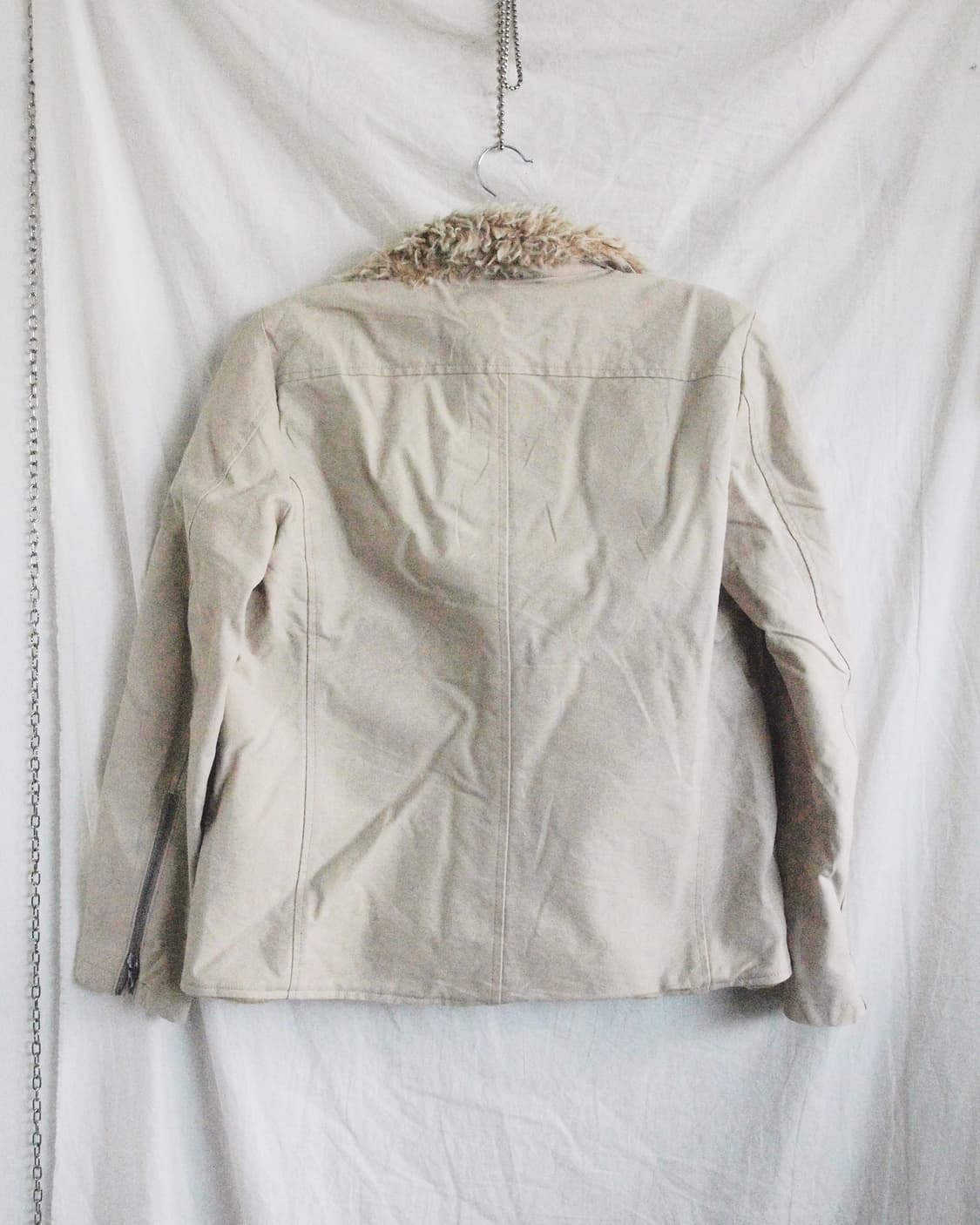 어태치먼트 초기 사선지퍼 하이넥 드레이프 자켓 상품이미지7