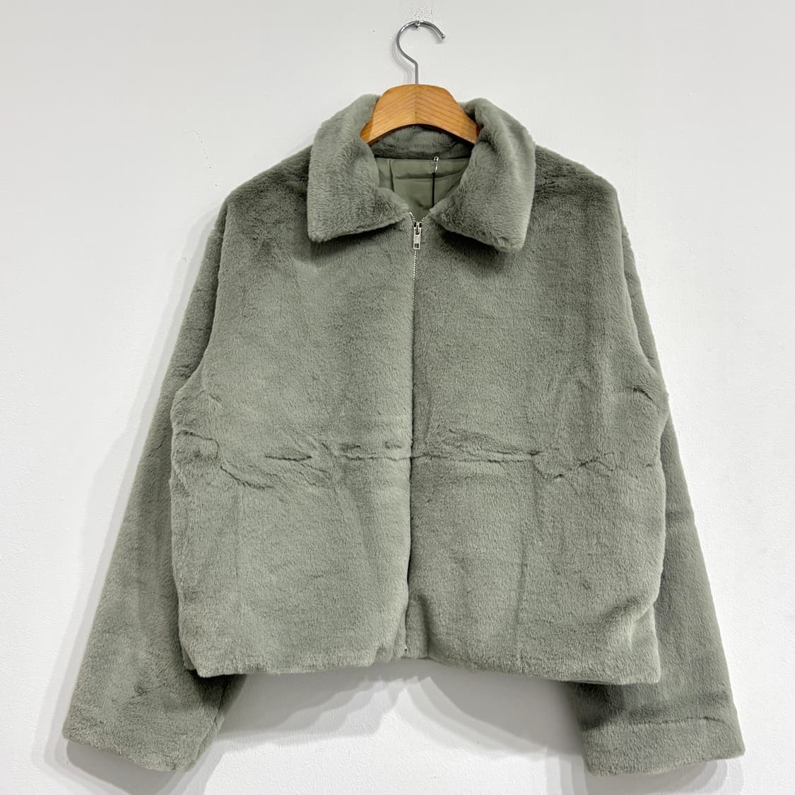 [새상품] 크롭 퍼자켓 상품이미지4