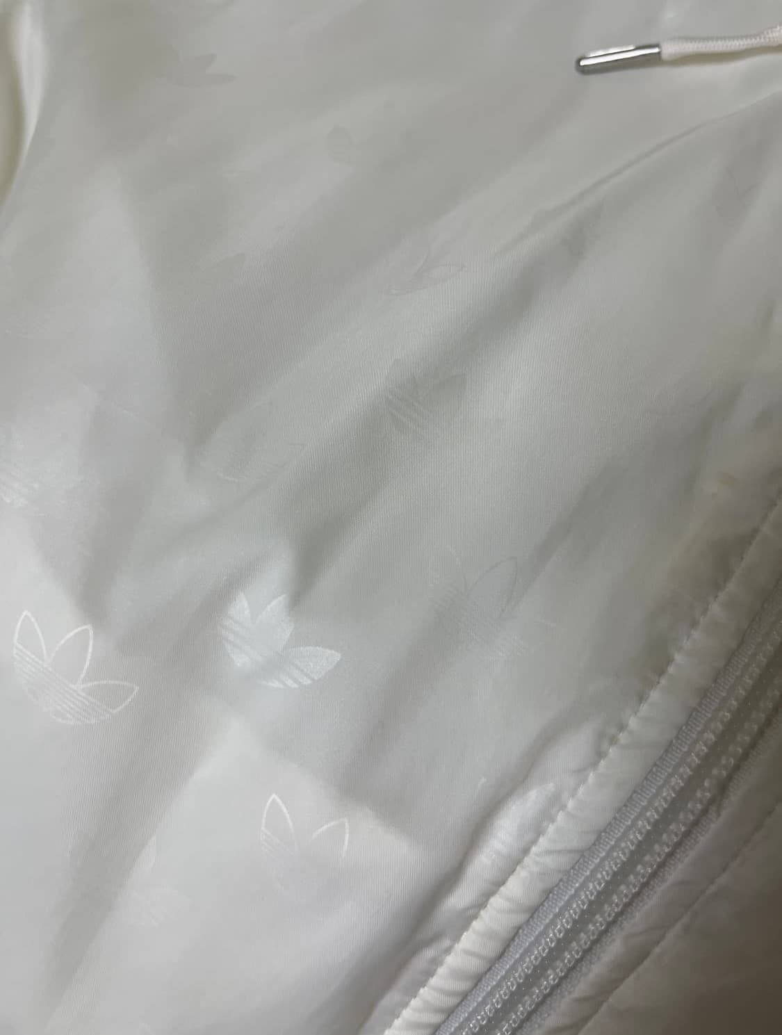 아디다스 카키색 바람막이 상품이미지3