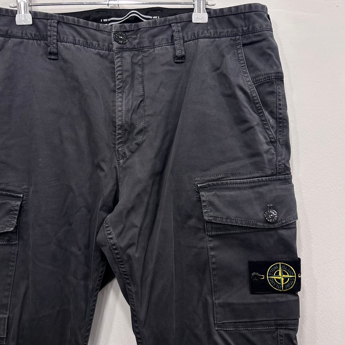 스톤아일랜드 와펜 스트레치 조거 팬츠 상품이미지1