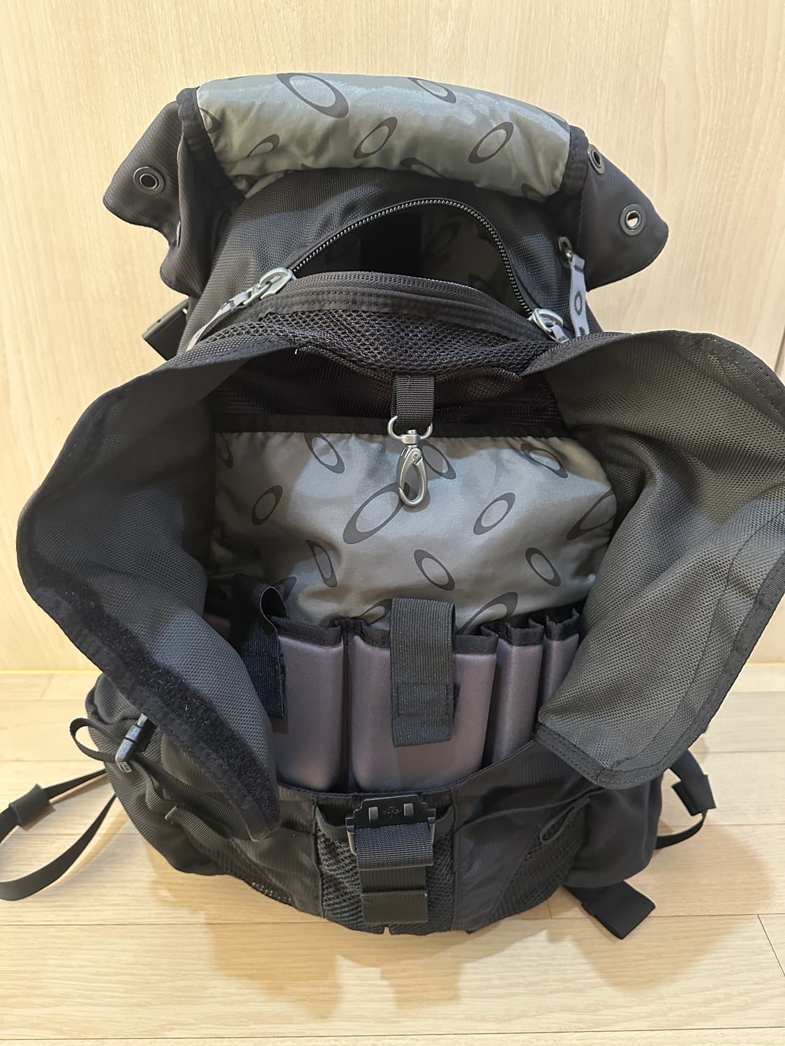 오클리 아이콘 3.0 테크니컬 백팩 블랙 상품이미지6