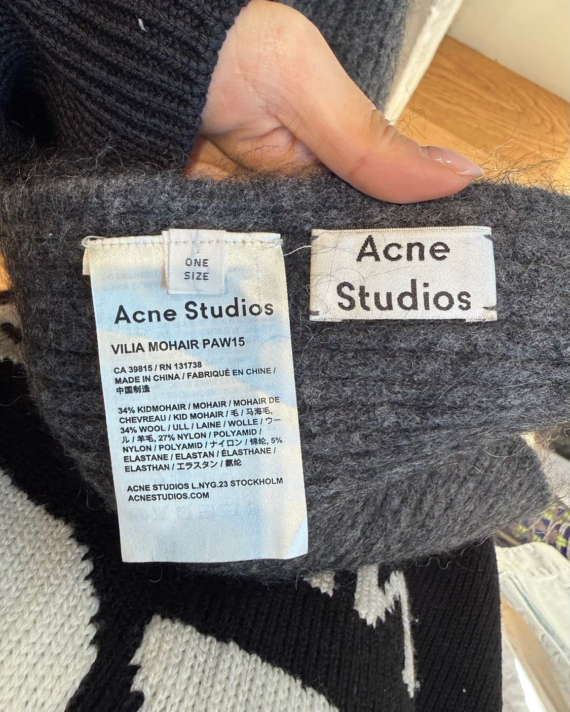 아크네 스튜디오 차콜 모헤어 울 머플러 상품이미지6