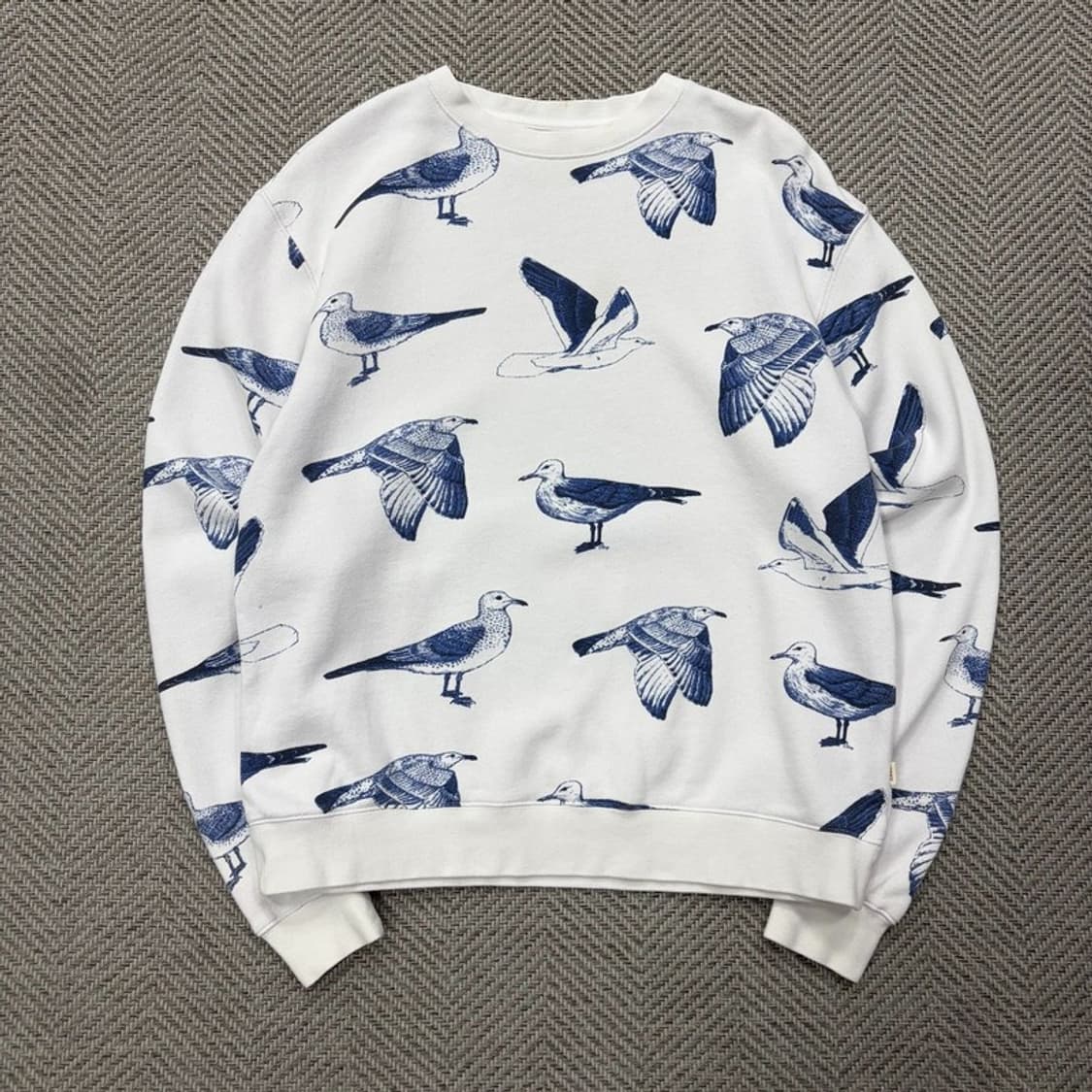 오베이 프로파간다 그래픽패턴 맨투맨 v2625 상품이미지1