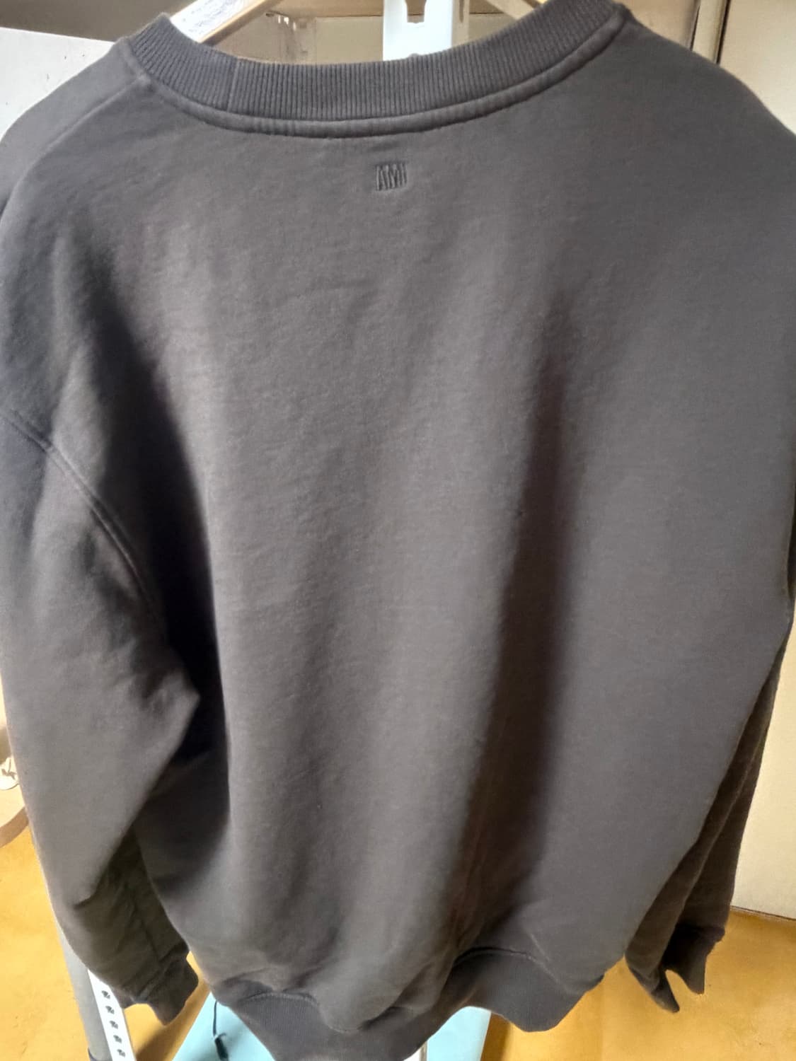 아미 하트 맨투맨 카키 상품이미지2