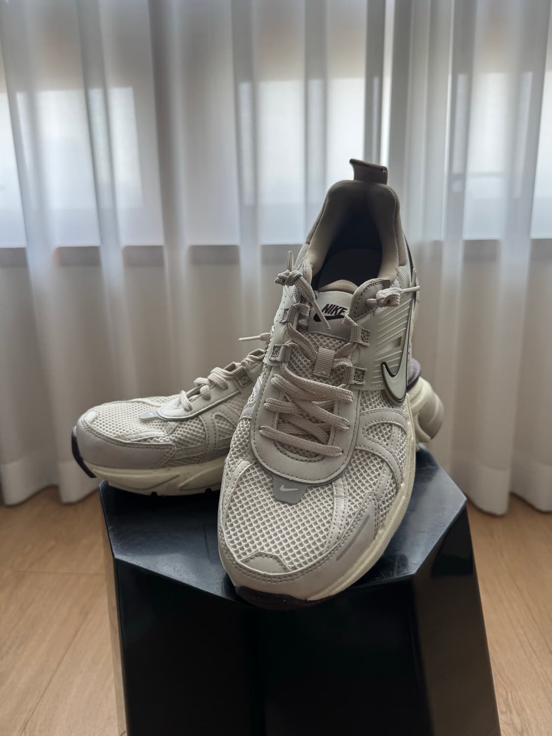 나이키 V2K 런 라이트 오어우드 브라운 (280 사이즈 / 시착 5회  상품이미지2