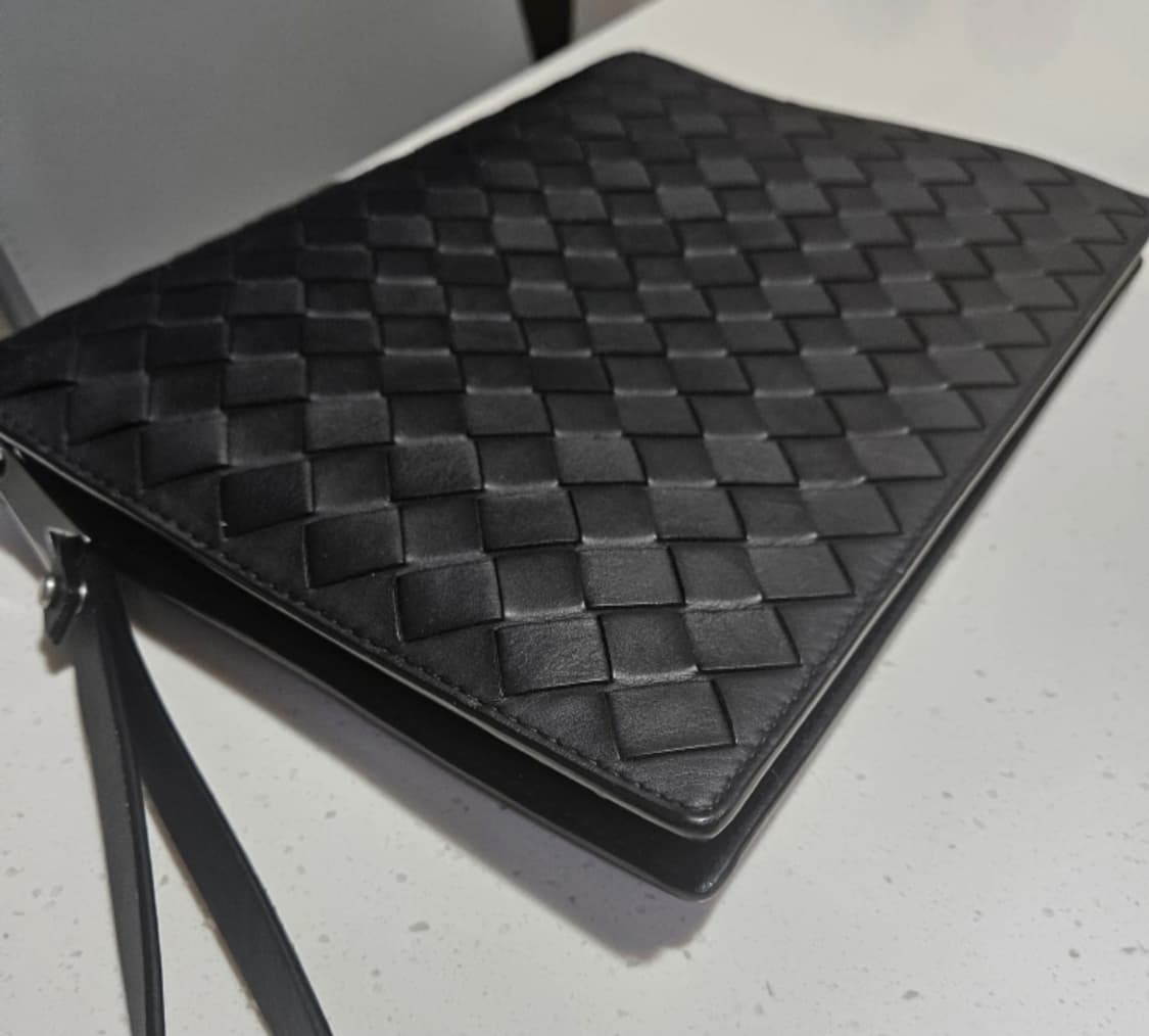 보테가베네타 클러치백 판매합니다 상품이미지2