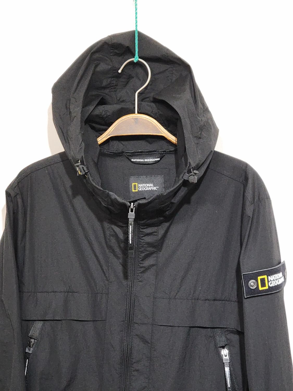 (M) 내셔널지오그래픽 바람막이 점퍼 블랙 와펜 후드자켓  상품이미지2