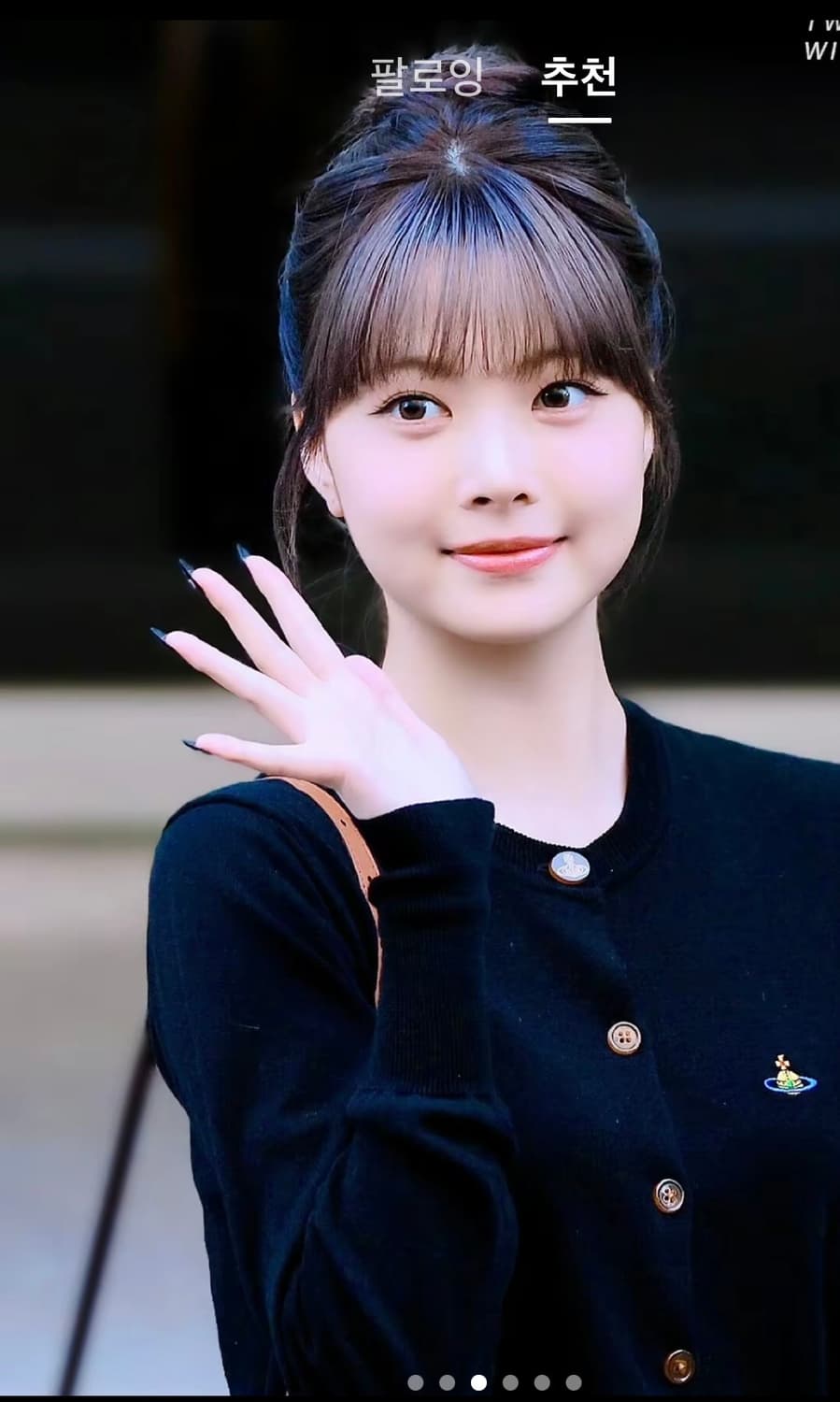 [S] 비비안 웨스트우드 르세라핌 홍은채 착용 베아 가디건 네이비 상품이미지3