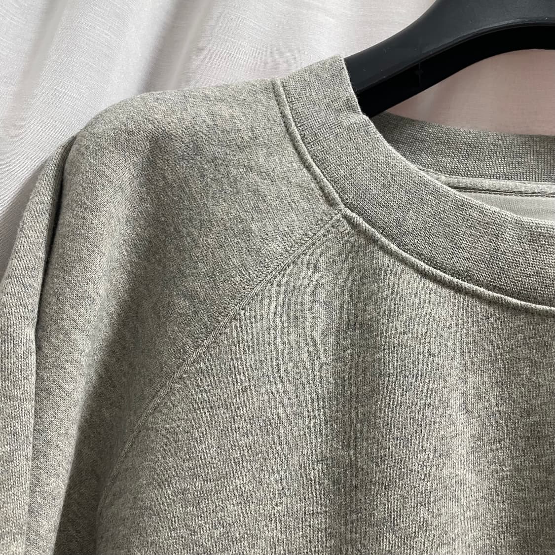 피어오브갓 에센셜/ 체스트 로고 스웻셔츠 헤더 오트밀/ XL 상품이미지3