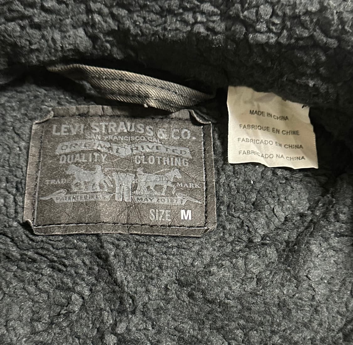 Levi’s 블랙 쉐르파 트러커 자켓 상품이미지3