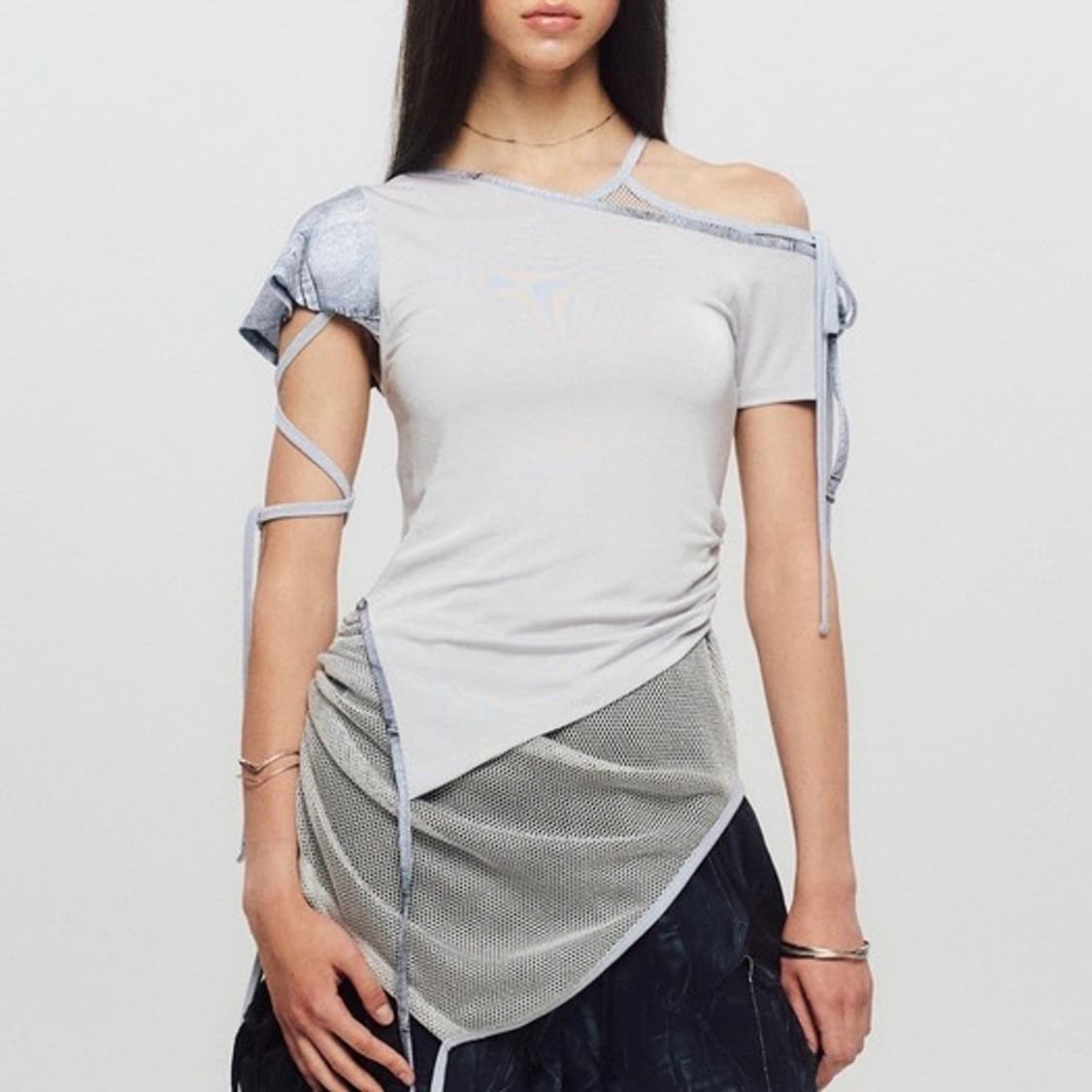 somsoc 솜속 마리아 러플 오프 숄더 탑 실버 상품이미지1