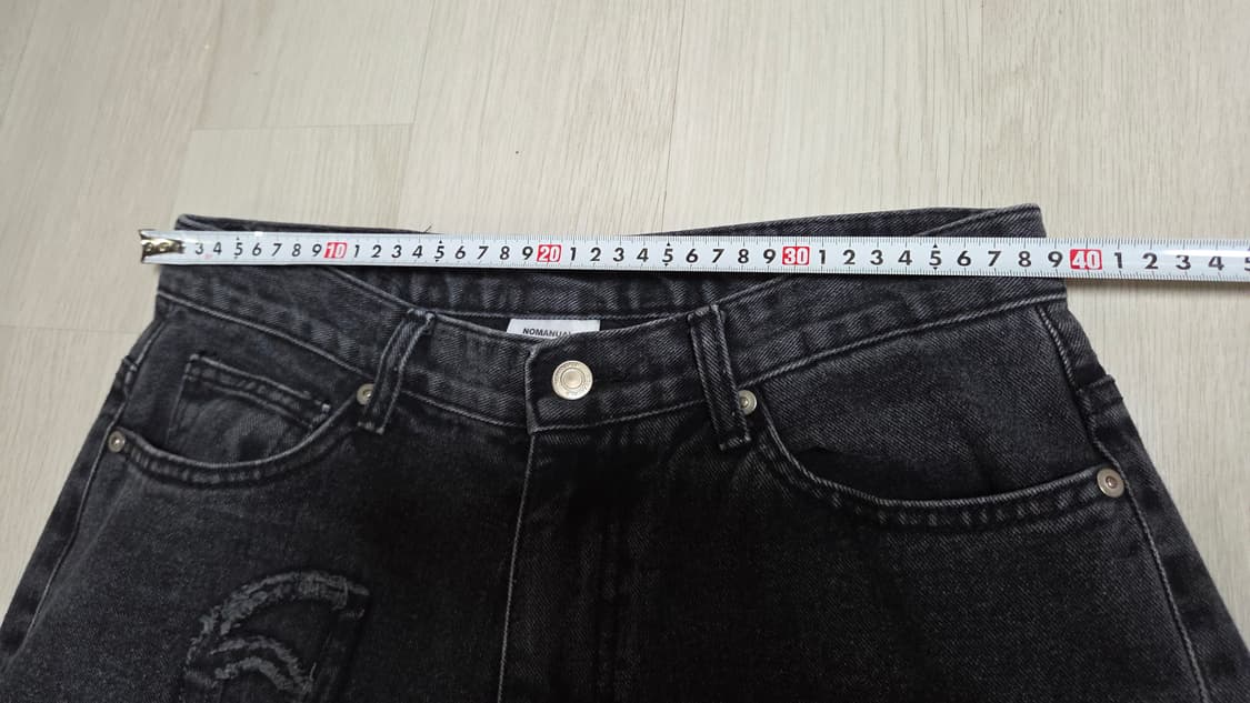 (착샷) 노매뉴얼 심볼 패치드 데님 팬츠 상품이미지5